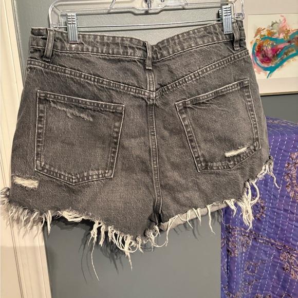 Zara Ripped Gray Jean Shorts - Picture 3 of 3